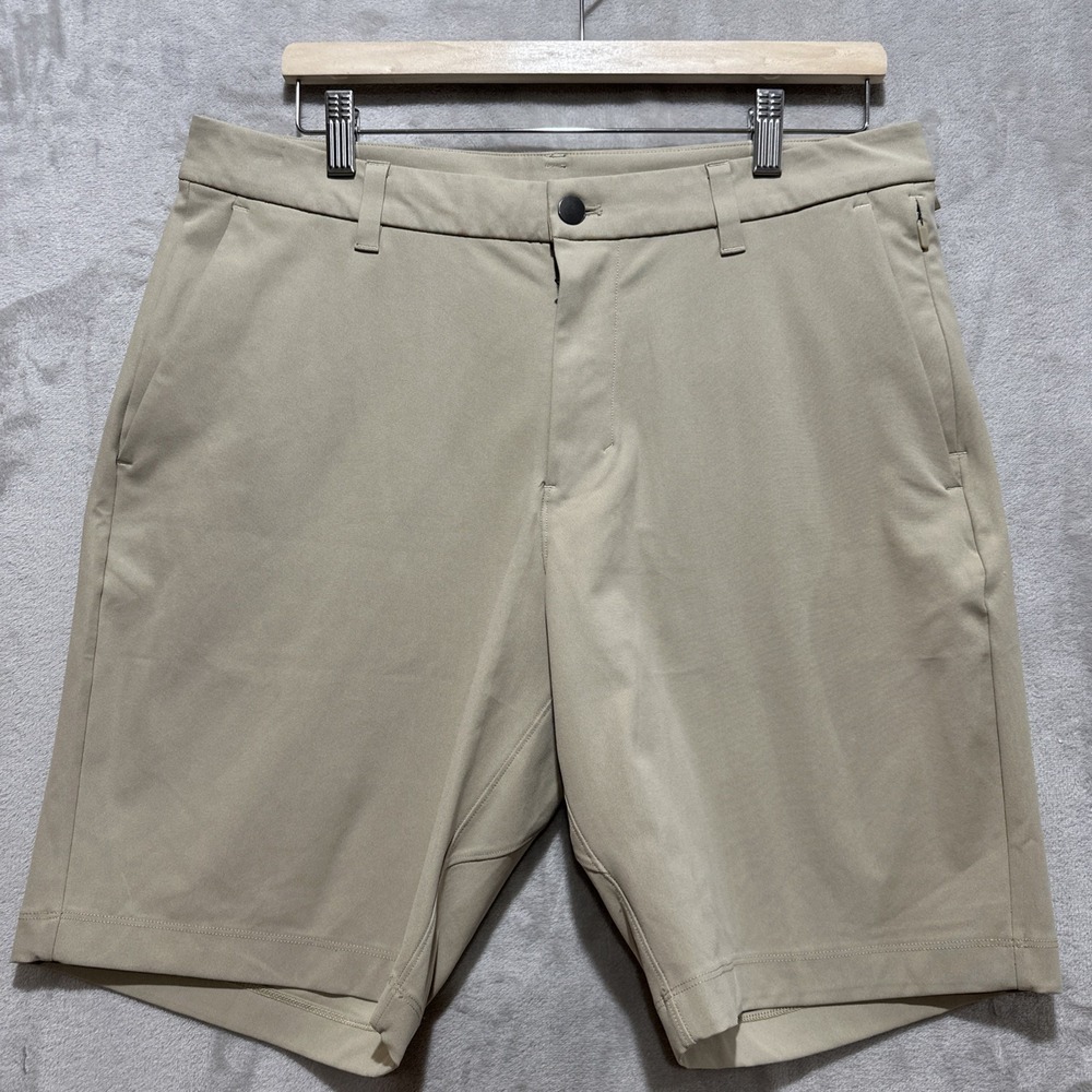 Lululemon Men's Shorts Size 33 Golf Beige‎ Slash Pockets  Logo